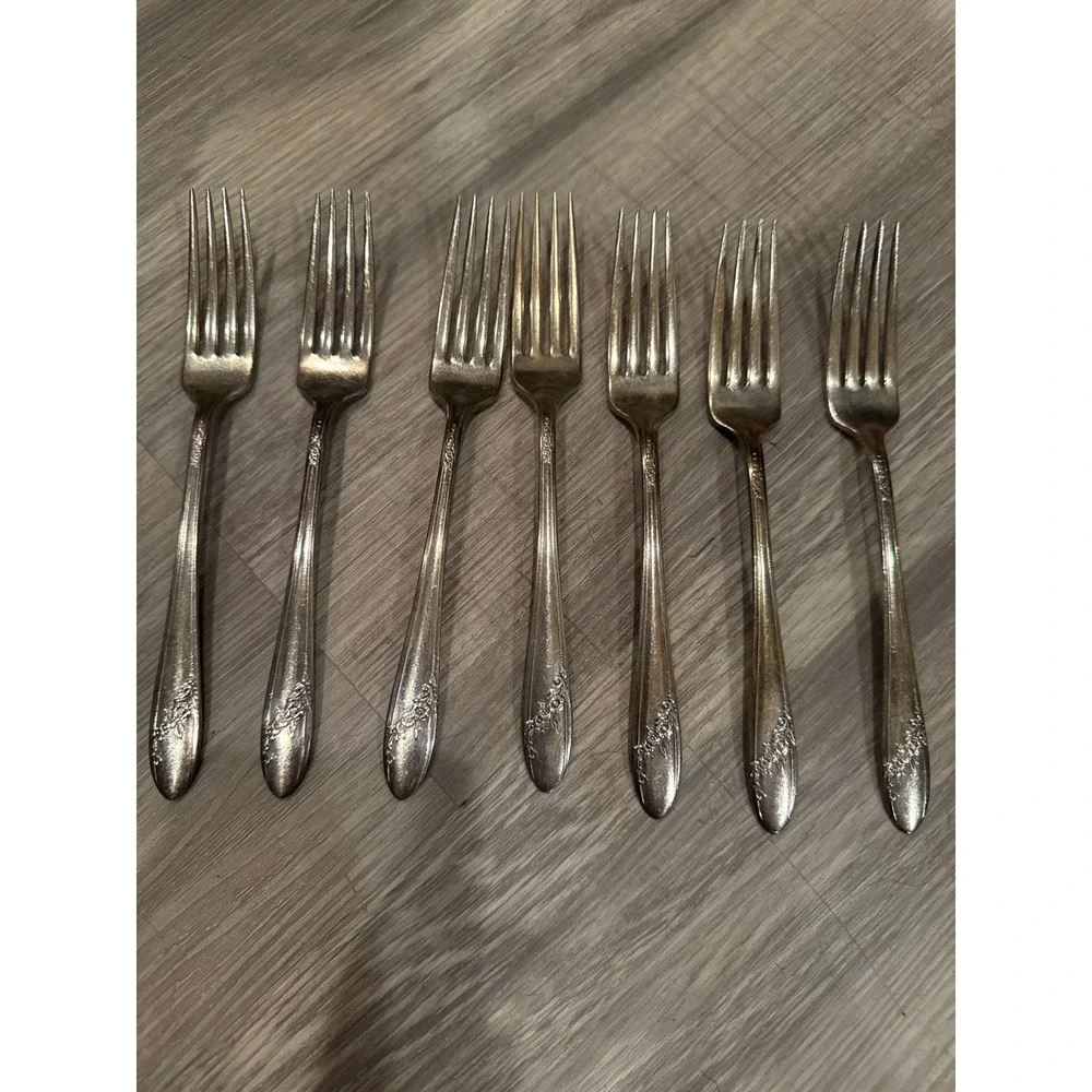 Oneida Tudor Silver Plate Queen Bess II Silver Plate Forks Set of 7 1946 Vintage